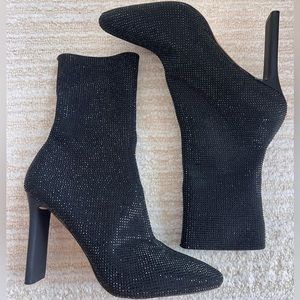 Rhinestone heeled boots in black that you need for transitional weather! Size 11